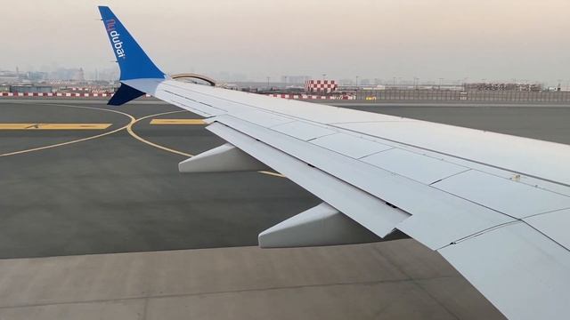 FlyDubai Boeing 737-8MAX Takeoff from Dubai | DXB to Budapest смотреть онлайн