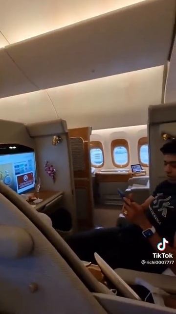 Emirates business class смотреть онлайн