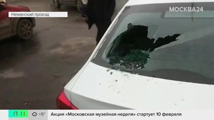 В Строгине выясняют, кто устроил погром на автомобильной парковке