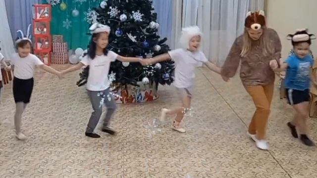 Открытое музыкальное занятие _Новогодний хоровод_. смотреть онлайн