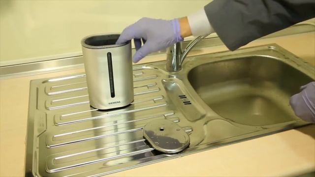 How to clean the milk container of your Bosch coffee machine смотреть онлайн