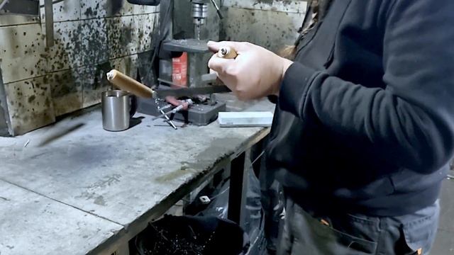 Narodziny Narzędzia cz. 1. Jak zrobiłem ośnik w rustykalnym stylu (draw knife) смотреть онлайн