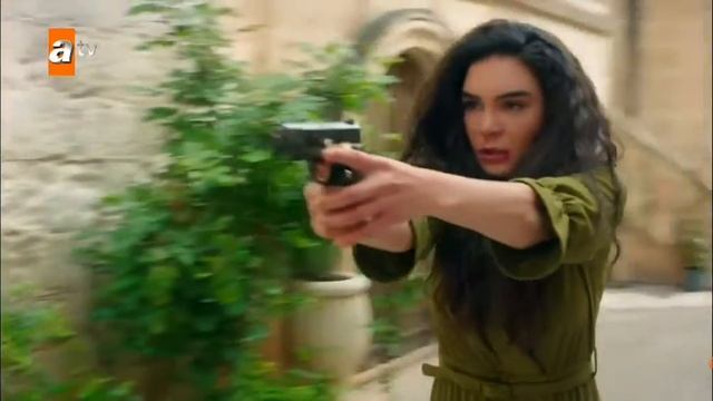 Рейян Шадоуглу•Ветреный/Hercai• смотреть онлайн