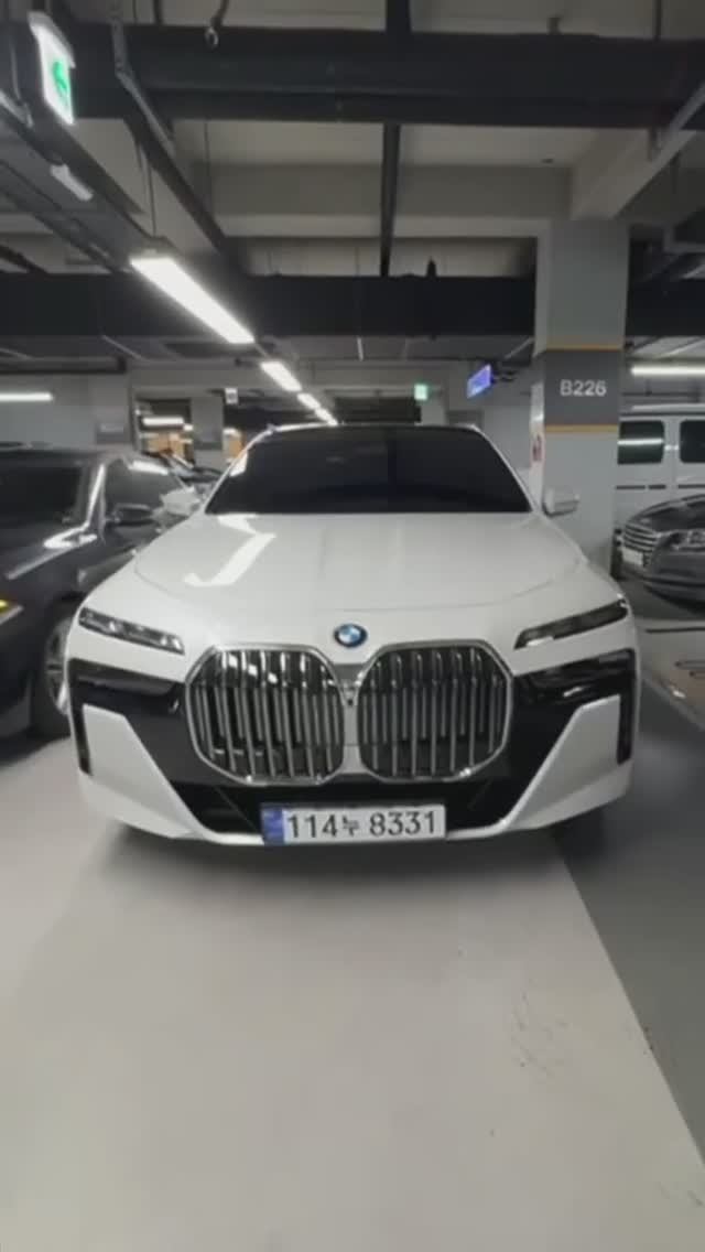 Ю.Корея. Осмотрели и купили BMW 740D (G70) XDRIVE M-SPORT для Марины из Москвы. смотреть онлайн