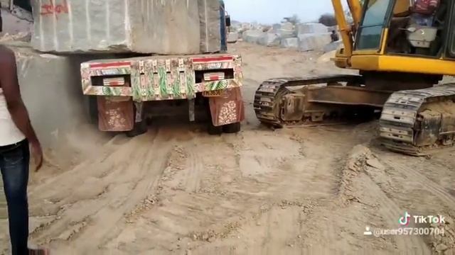 L&T KOMATSU PC 300(2) смотреть онлайн