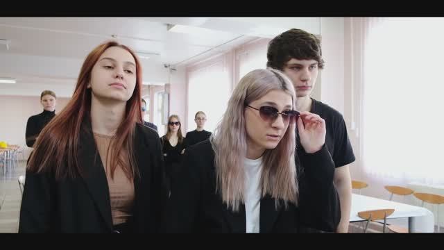 Прощальный звонок: дверь в будущее 11Б смотреть онлайн