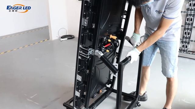 How to Adjust the Angle of 640x1920mm Rear Service Poster LED Screen and Move it by its Bottom Whee смотреть онлайн