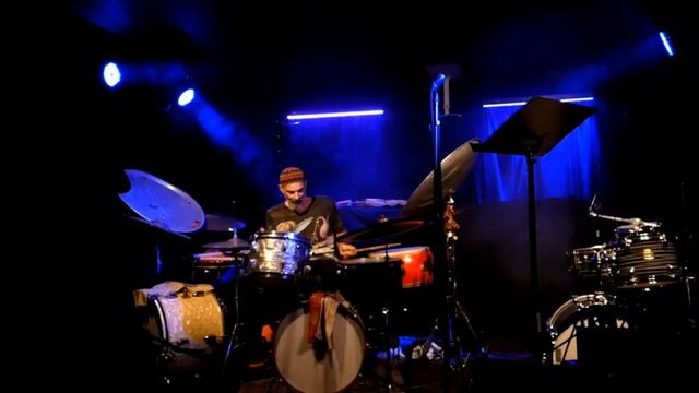 Michel Lambert solo drum set смотреть онлайн