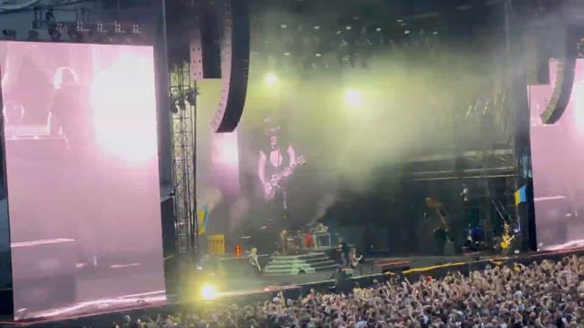 Guns N' Roses Play Live N Let Die In Concert To Celebrate Their 30th Anniversary #gunsnroses