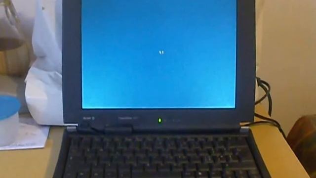 Acer TravelMate 507T Celeron 466 running Windows 98 смотреть онлайн