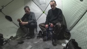 РЫБАЛКА НА НАЛИМА ЗИМОЙ НА СТУК И НА ЖЕРЛИЦЫ НА РЕКЕ.