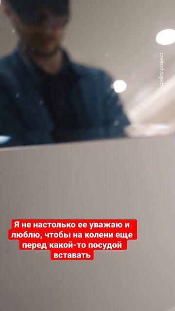 Взрослый мужик не может вымыть посуду #shorts #интервью #юмор смотреть онлайн