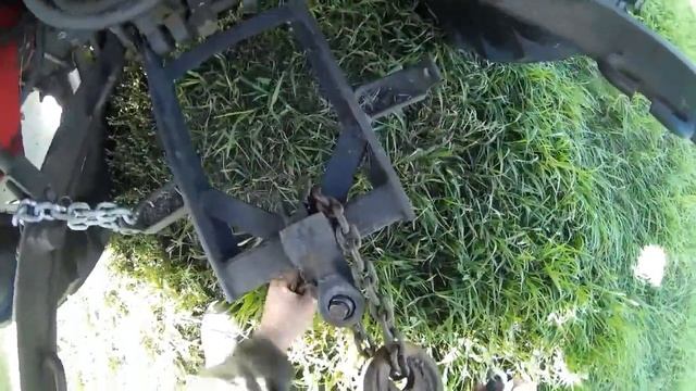 День сварочно-болгарочный. Погрузчик, вилы и тяги на ковш Перестановка прицепов, собрал минирулоны. смотреть онлайн