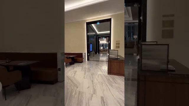 Pearl Business Lounge, Bahrain airport. Short review (with original sounds) 4K 60fps смотреть онлайн