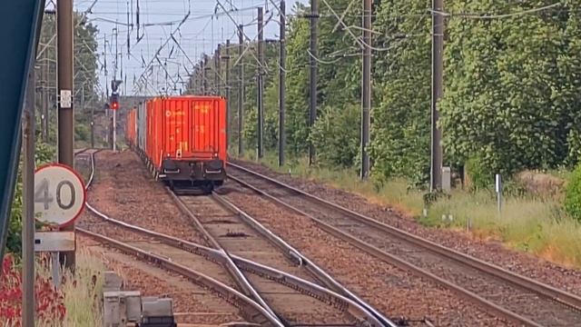 (DB) Class 66 with freight and tones passing through Prestonpans heading to Oxwellmains смотреть онлайн