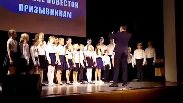 Идёт солдат по городу - хор "Виват" и "Ми - Леди" смотреть онлайн
