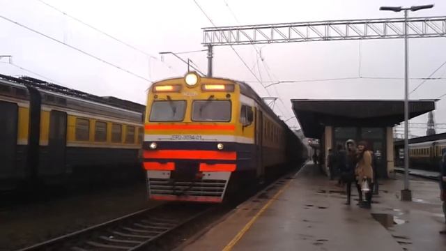 Прибытие электропоезда ER2-1342 на станцию Рига смотреть онлайн