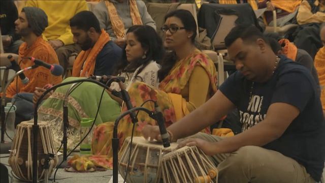 Kirtan from Radha Madhav Dham - 12/31/2017 - Swami Nikhilanand - Nit Seva Mangu смотреть онлайн