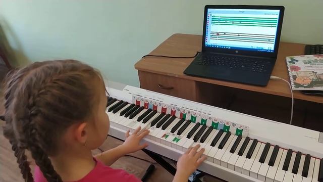 Учимся читать ноты с программой софт Моцарт, Света 7 лет