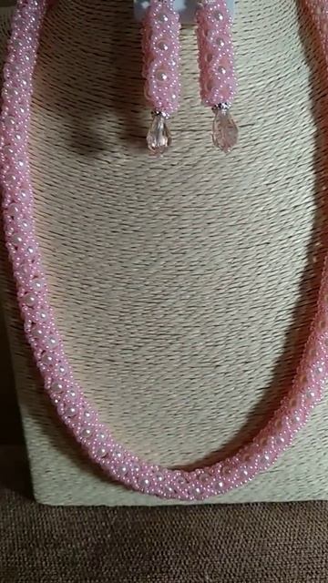 Комплект из бисера и жемчужных бусин.В серьгах швензы из серебра 925 пробы,хрустальные капли. смотреть онлайн