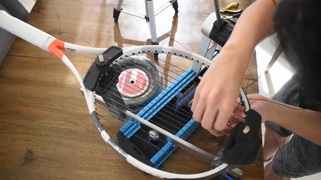 How to String a Tennis Racquet Using a Drop Weight Stringer (Gamma X-2) смотреть онлайн