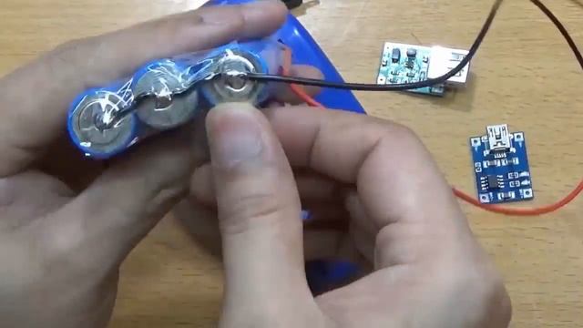 [DIY] Sut i wneud Foltedd addasadwy Cyflenwad Pŵer LM317 IC Syml смотреть онлайн