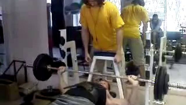 Bench Press 220.5 lbs 15 years old / жим лёжа 100 кг в 15 лет смотреть онлайн