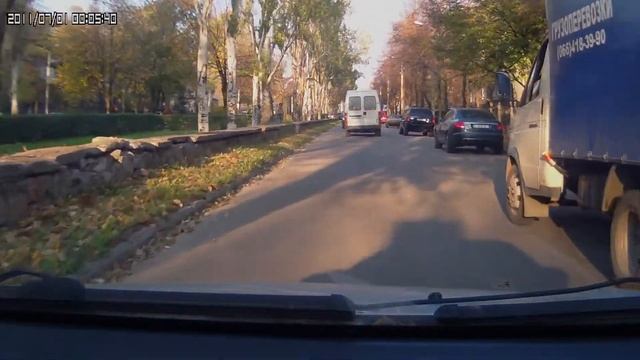 Видеорегистратор Mystery MDR-850 в светлое время суток смотреть онлайн