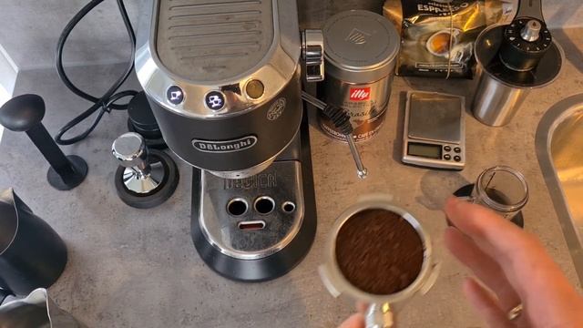 Home Barista Tutorial - Crème Café (extra strong) - DeLonghi Dedica смотреть онлайн