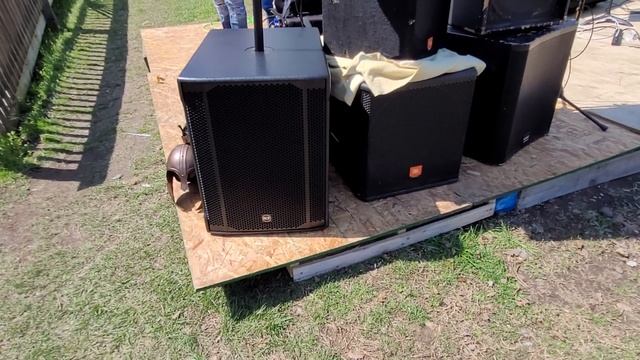 RCF 708 AS II vs. JBL MRX 518 vs. QSC E 118 Bass Test Subwoofers смотреть онлайн