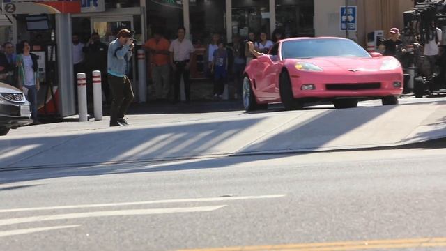Emmy Rossum Is Unrecognizable As She Portrays 80s Billboard Icon Angelyne In Mini-Series смотреть онлайн