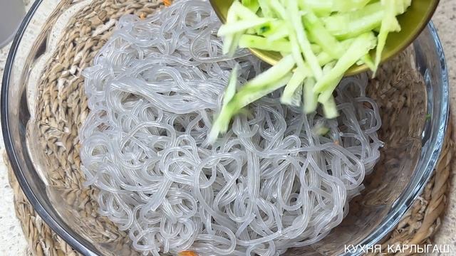 Незабываемый вкус: Салат ФУНЧОЗА с креветками -Уникальный и изысканный рецепт! #shorts #рецепт #еда смотреть онлайн