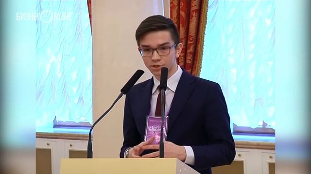 Школьники представили Ильсуру Метшину проект туристического гида по Казани смотреть онлайн