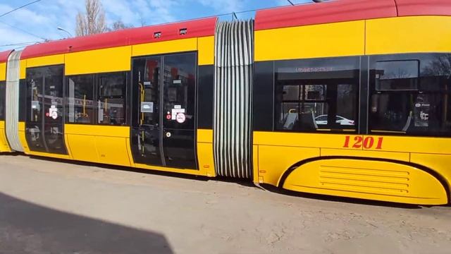 PESA Swing 121NaK заезжает на конечную Дюнная(Мясокомбинат) смотреть онлайн