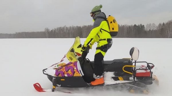 Большой компанией на снегоходах!!! Прогулки по сибирскому лесу.