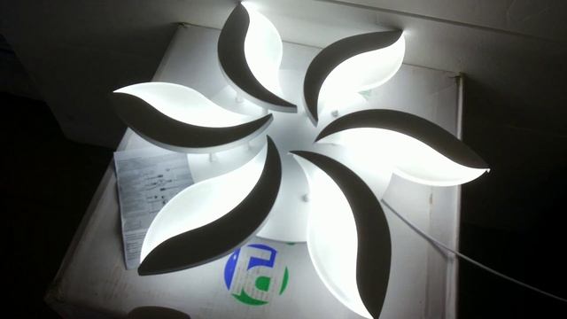 Как светит светодиодная люстра 3 цвета свечения с диммером! смотреть онлайн