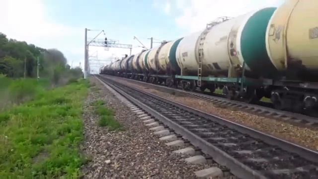 Электровоз 2ЭС5К-005 "Ермак" с наливным поездом. смотреть онлайн