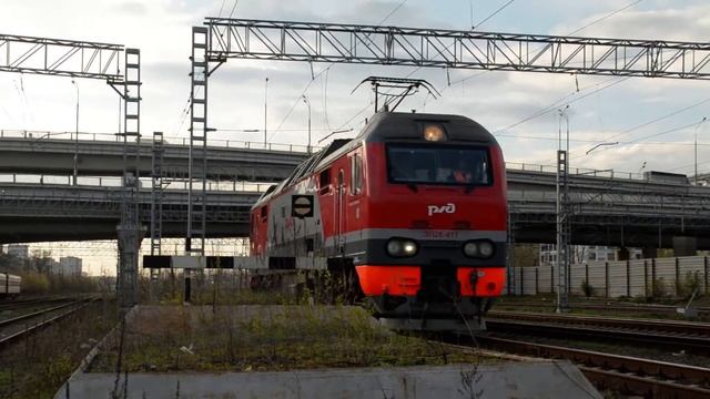 "Коломенец на манёврах!" ЭП2К-411 маневрирует на ст.Ховрино смотреть онлайн