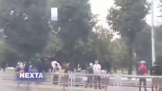 Беларусь ОМОН СНОВА РАЗГОНЯЕТ ЛЮДЕЙ НА ЗАВОДЕ МТЗ смотреть онлайн