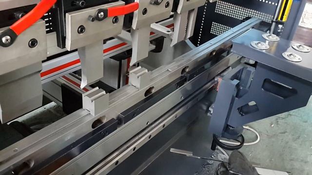 WE67K 63T2500 CNC Electro hydraulic Press Brake with DA52S controller смотреть онлайн
