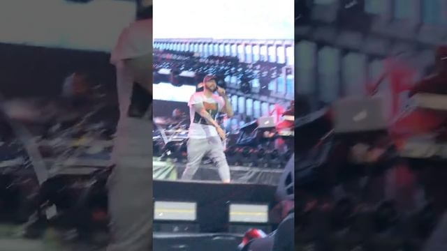 Eminem and 50 Cent - Crack a bottle (Twickenham stadium, London). смотреть онлайн