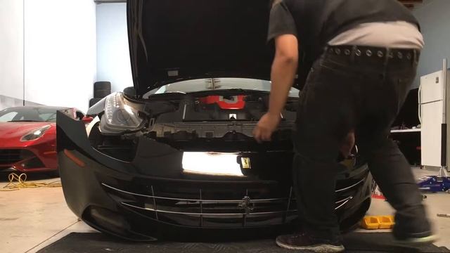 Taking off the front bumper on a Ferrari FF смотреть онлайн