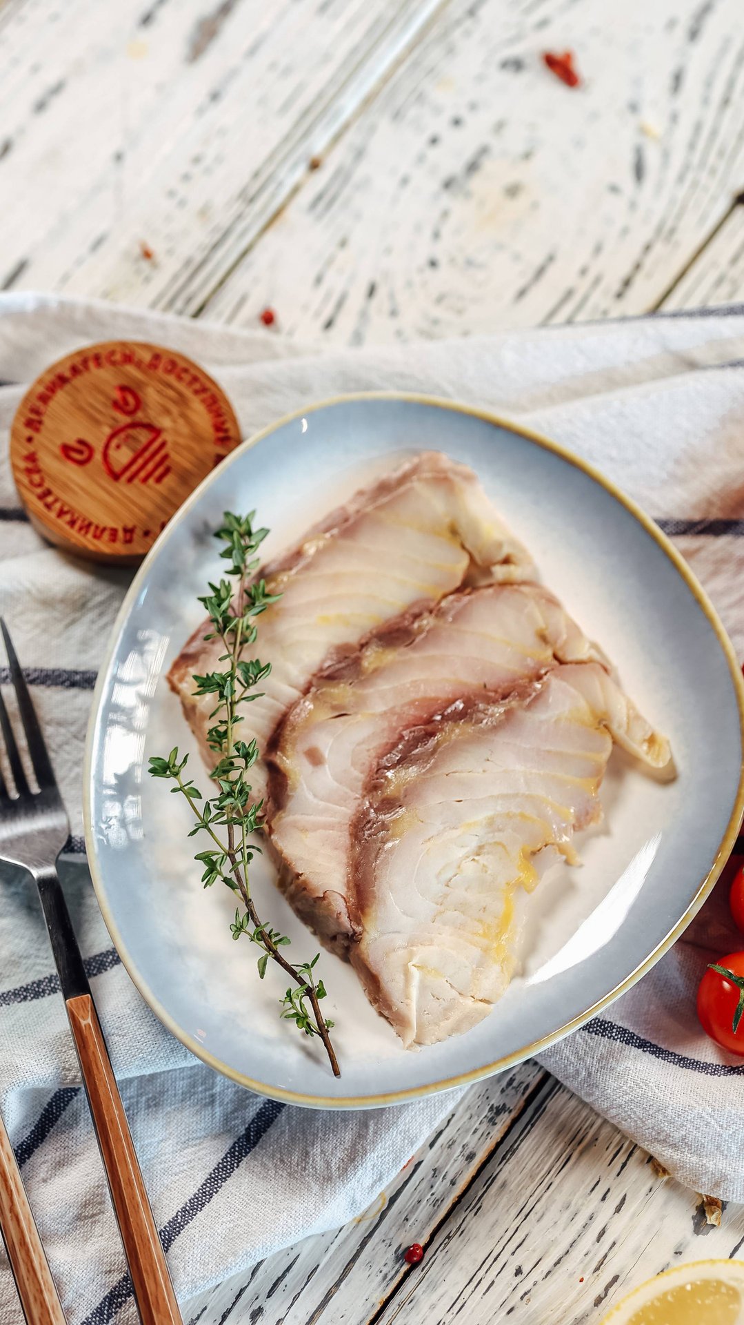 thumb-Осетр горячего копчения 100г-2}