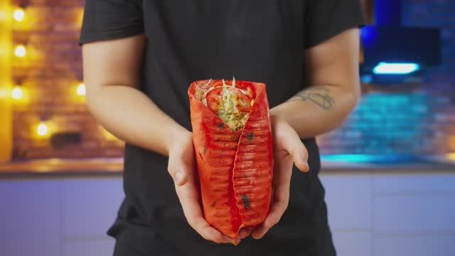 ОСТРАЯ VS ОСТРЕЕ VS САМАЯ ОСТРАЯ ШАУРМА смотреть онлайн