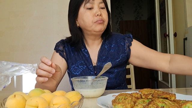 MUKBANG//ОКРОШКА//КАБАЧКОВЫЕ ОЛАДЬИ смотреть онлайн