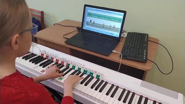 Учимся читать ноты с программой софт Моцарт Яна 10 лет