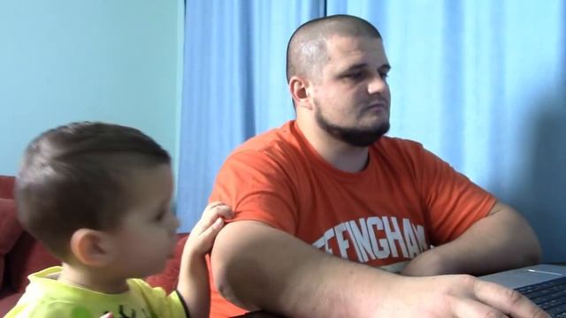 mne-kajetsya-ya-lisniy-v-svoey-sem-e-pocemu_(videomega.ru)