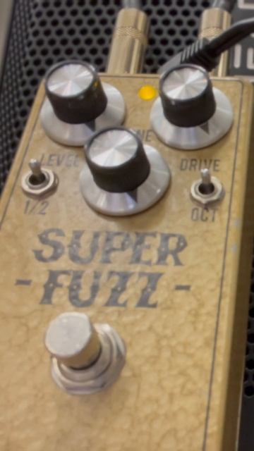 Basic Audio Super Fuzz oscillating octave fuzz pedal with Agile Legacy 627 baritone guitar смотреть онлайн
