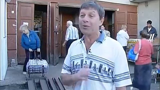 Она пыталась... (смотри задний план). смотреть онлайн