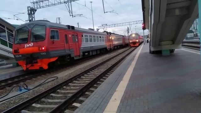 Прибытие вечерней электрички Называевская-Омск на железнодорожный вокзал города Омска. смотреть онлайн